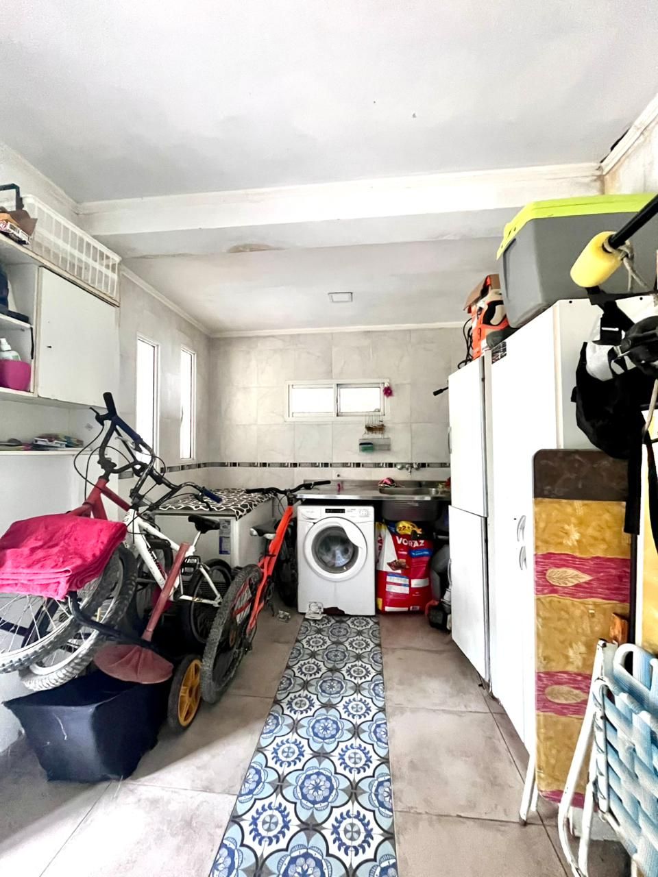 Imagen de la propiedad CASA EN VENTA CON TERRENO CALLE CHURRARIN 3200